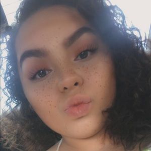 Meet your Posher, Brissa